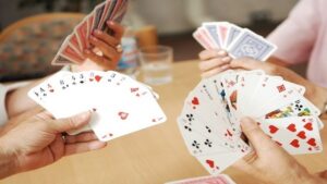 Mậu binh là một trong những game bài mới mẻ, thu hút lượng người chơi lớn mỗi ngày. Trò chơi luôn nhận được sự quan tâm lớn từ đông đảo người chơi. Nếu đang tìm một game mới thì đừng bỏ qua tựa game này tại Fun88. Vậy luật chơi mậu binh là gì? Cách chơi có đơn giản không? Có những trường hợp đặc biệt nào? Hãy cùng tìm hiểu ngay bây giờ. 