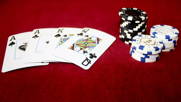 Poker Omaha là một trò chơi đánh bài phổ biến. Và rất được ưa chuộng trên các trang cá cược trực tuyến. Trong đó PQ88 là một trong những trang có rất nhiều bàn chơi Poker Omaha. Cho người chơi lựa chọn. Bài viết này sẽ giúp bạn hiểu rõ hơn. Về cách chơi Poker Omaha. Và những điều cần lưu ý khi tham gia trò chơi này trên PQ88. 