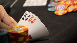 Poker Omaha là một trò chơi đánh bài phổ biến. Và rất được ưa chuộng trên các trang cá cược trực tuyến. Trong đó PQ88 là một trong những trang có rất nhiều bàn chơi Poker Omaha. Cho người chơi lựa chọn. Bài viết này sẽ giúp bạn hiểu rõ hơn. Về cách chơi Poker Omaha. Và những điều cần lưu ý khi tham gia trò chơi này trên PQ88. 